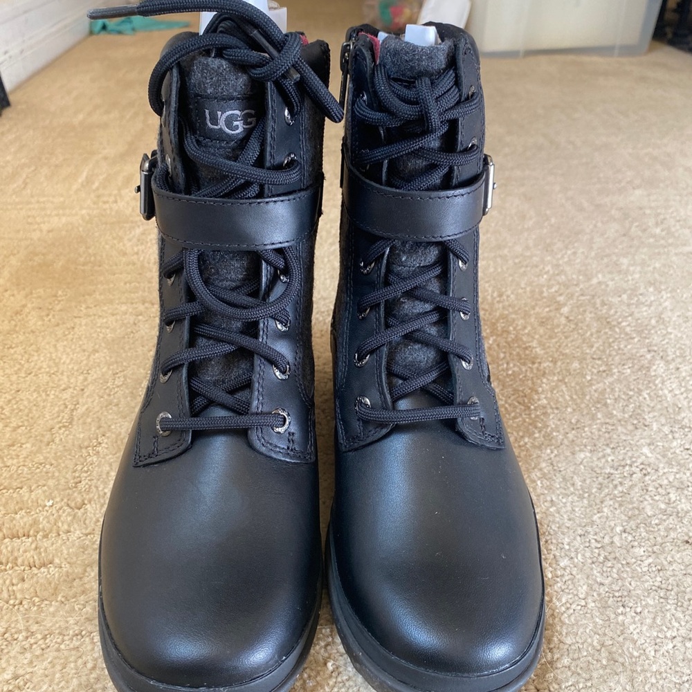 Great combat Kesey Ugg boots. So good for any season and and any occasion!